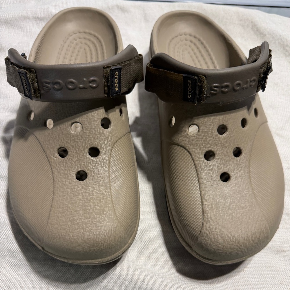 Khaki Crocs Ace golf size M 9 and W11